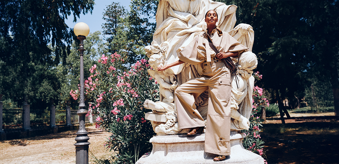 Bilet do pierwszej klasy: Twój przewodnik po podróżnej szafie kapsułowej